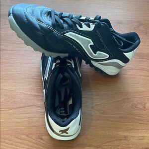 New Joma Women’s Black and White Soccer Cleats 5.5